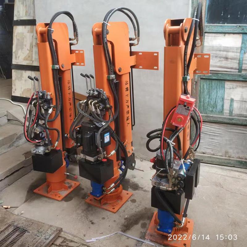 香格里拉市重汽蓝牌随车吊 3.2吨 国六动力强 液压驱动 农用自卸起重机